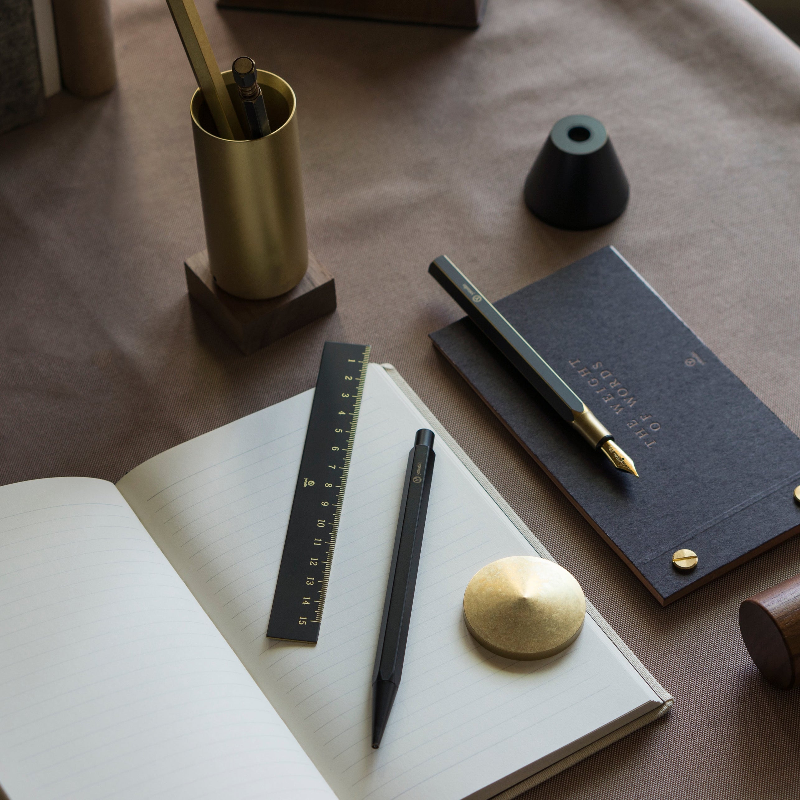 Ystudio | Sketching Pencil 2mm | Classic Revolve | Black