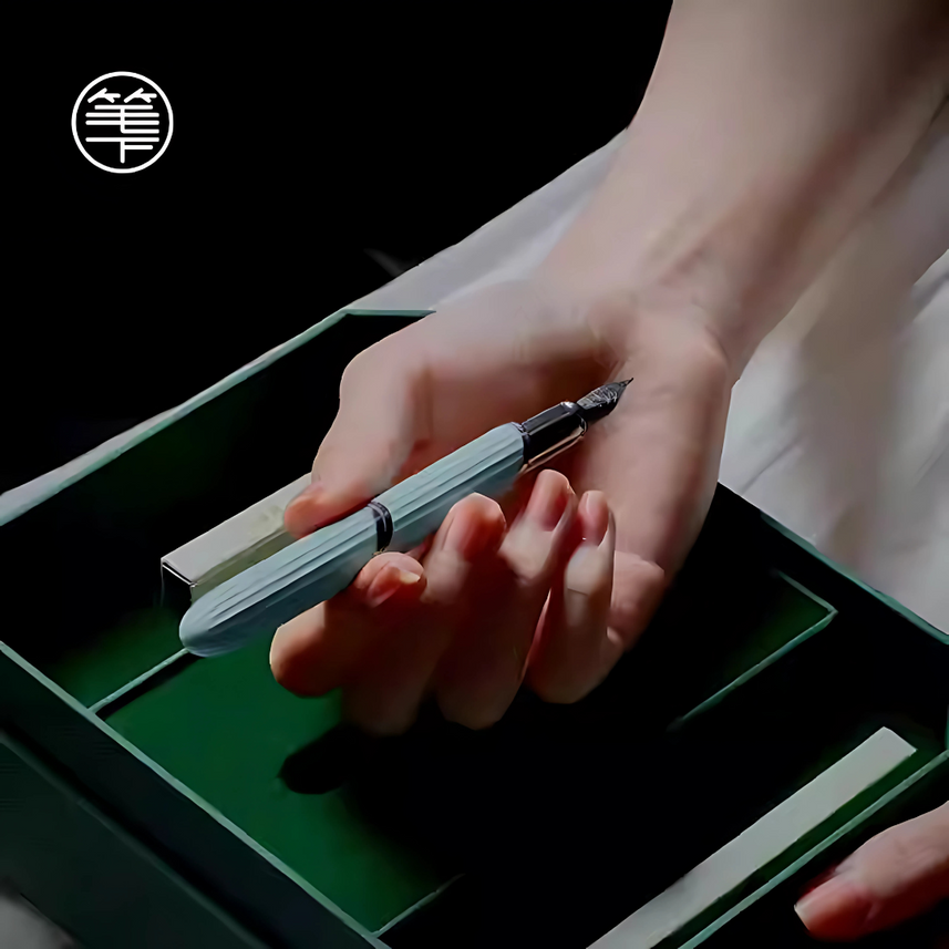 Bixia | Fountain Pen | 0.5mm | Fanghua Series | Small | Clear Sky Blue | F Nib