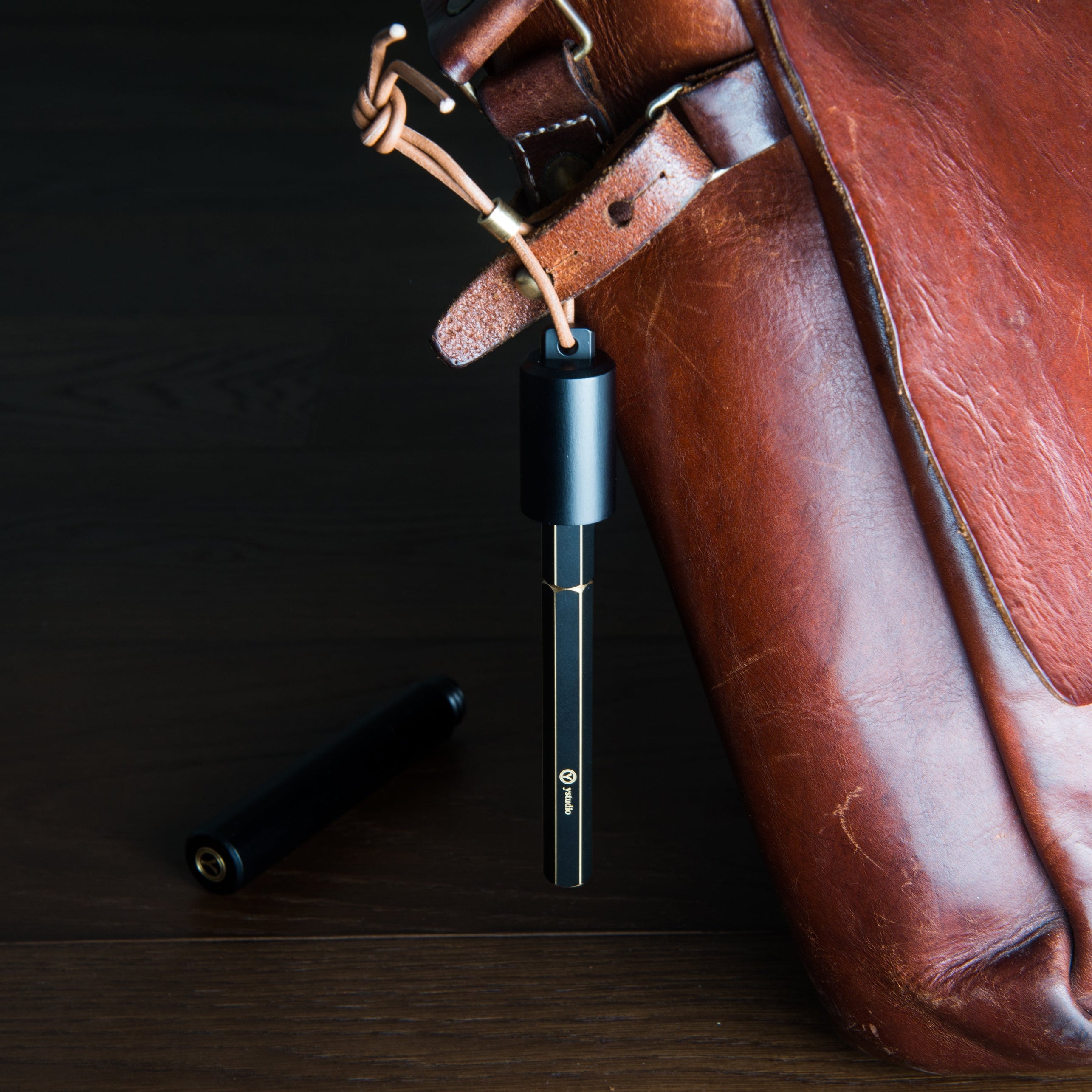 Ystudio | Portable Fountain Pen | Classic Revolve | Brassing Black