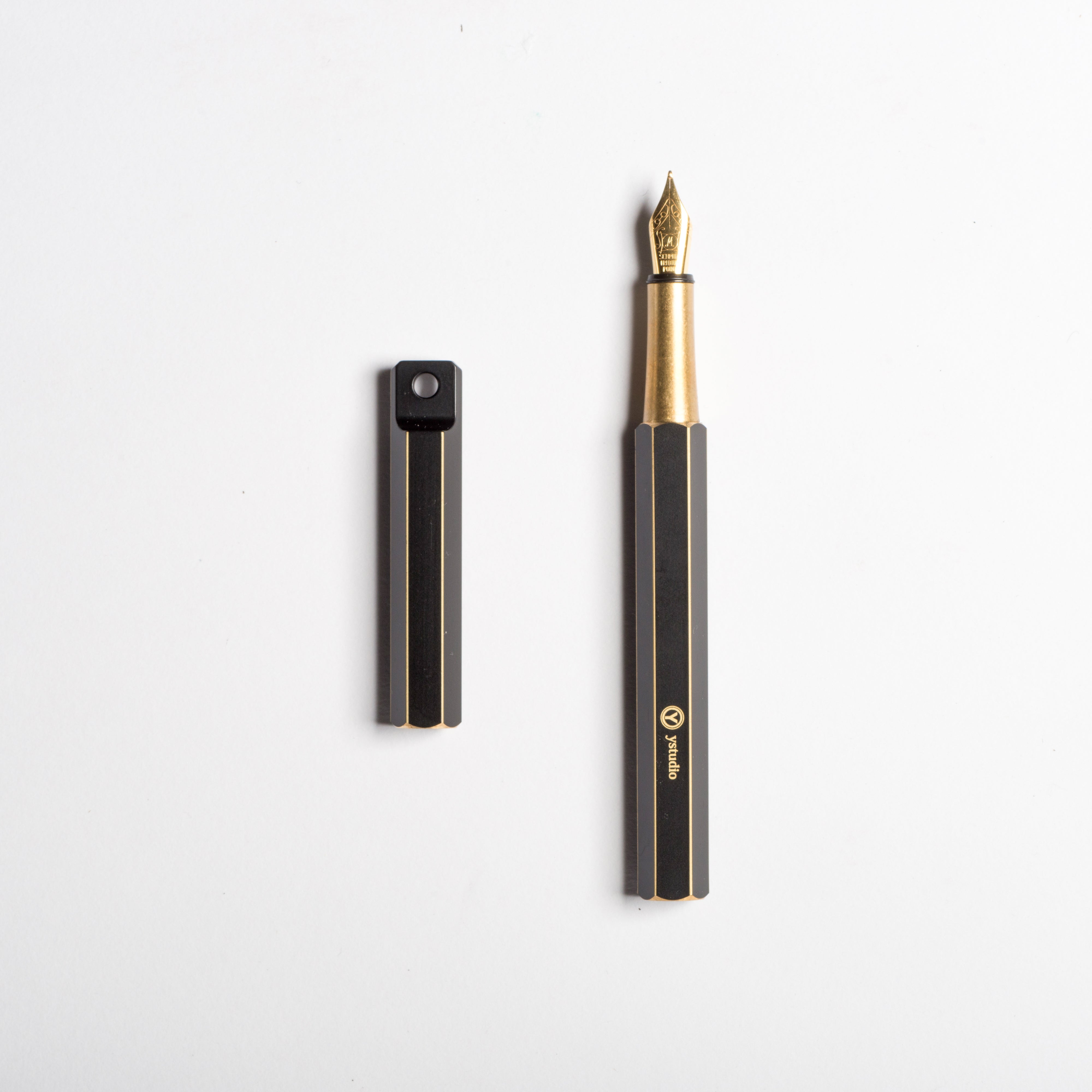 Ystudio | Portable Fountain Pen | Classic Revolve | Brassing Black