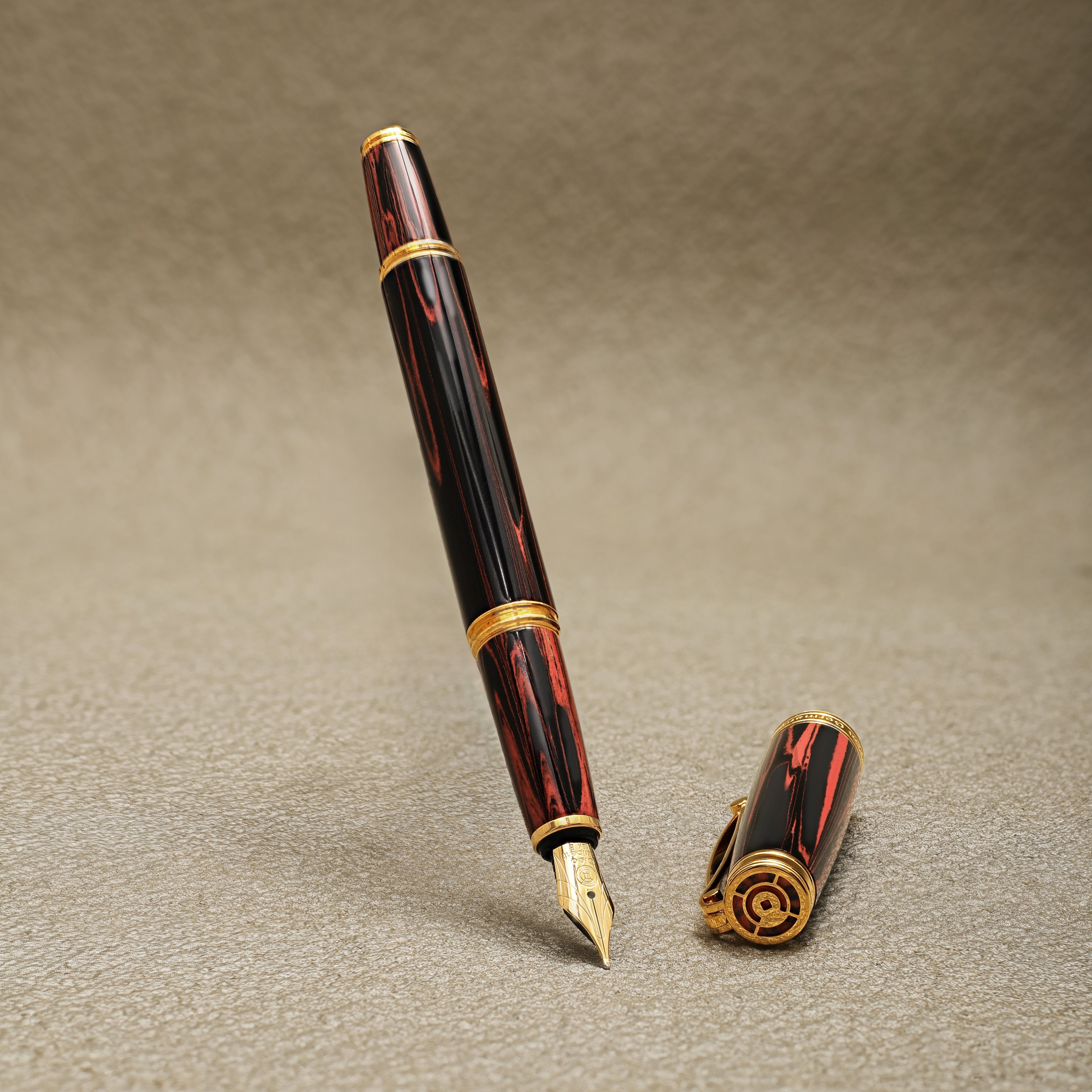 Cleo Skribent | Fountain Ink Pen | Ebonite | Vesuvius