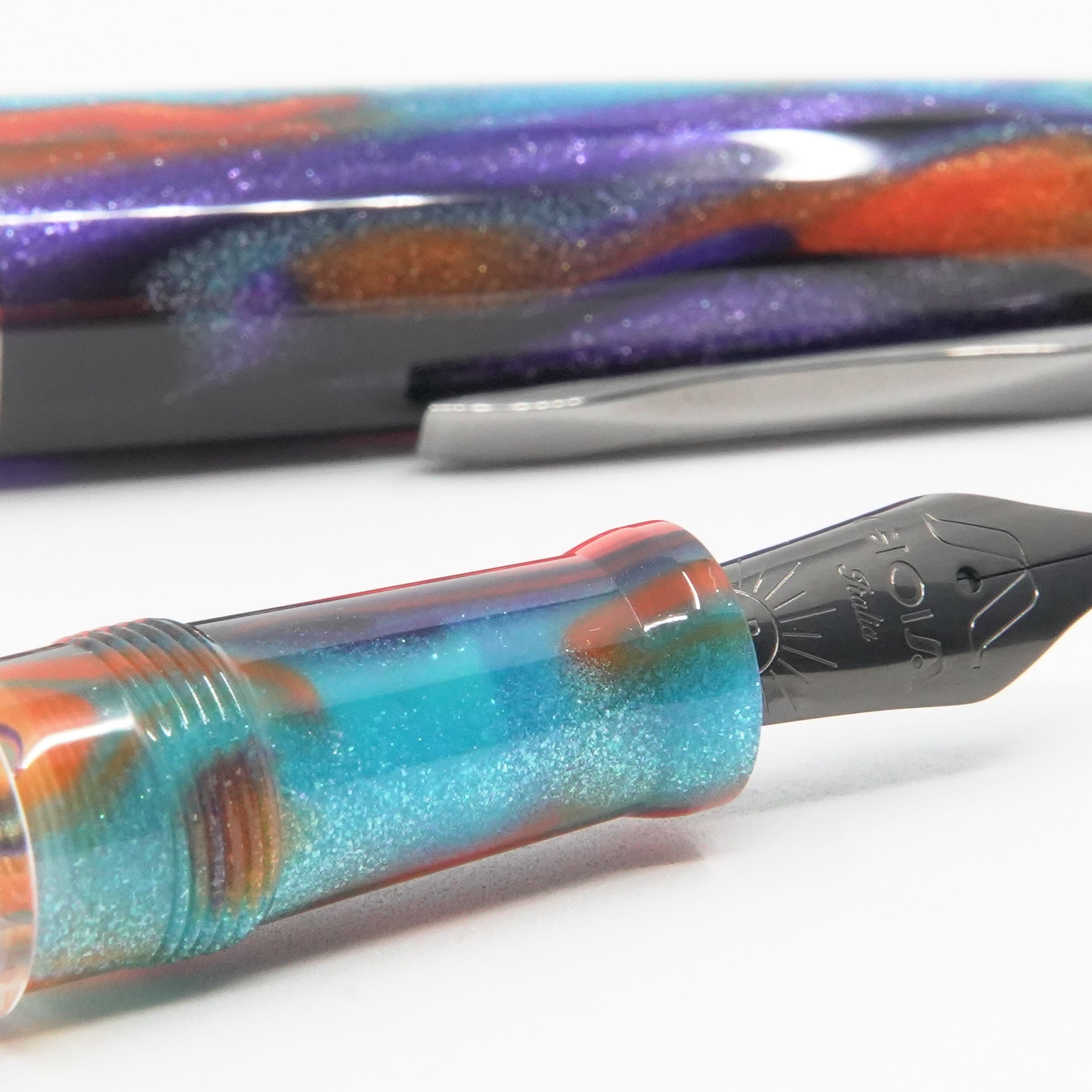 Gioia | Metis Fountain Pen | Iride Black | Broad Nib