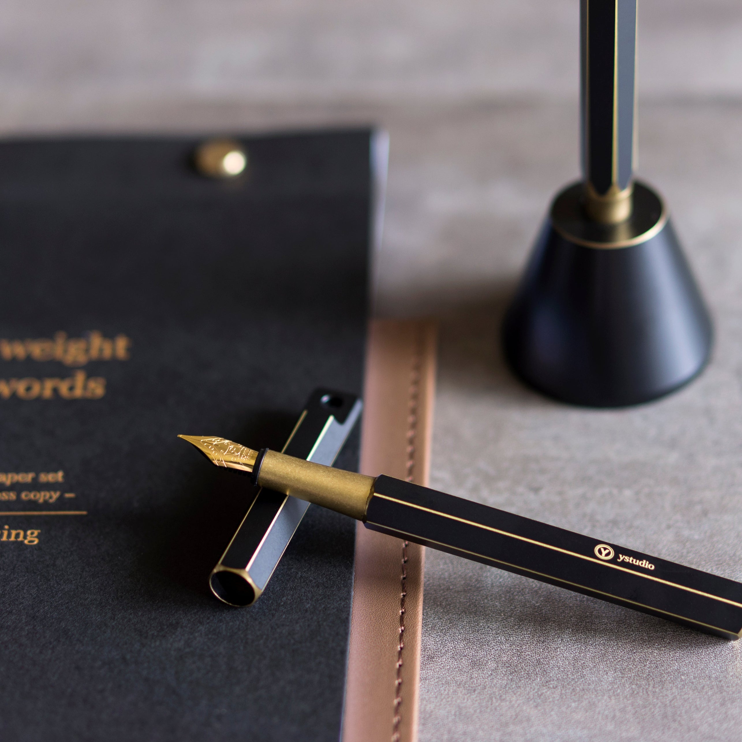 Ystudio | Portable Fountain Pen | Classic Revolve | Brassing Black