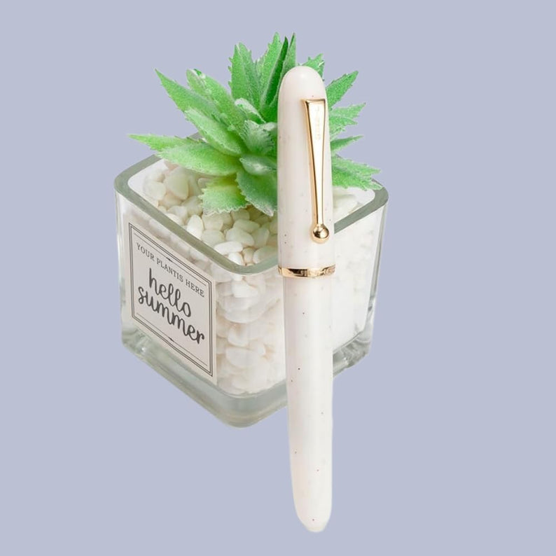 Jinhao 9013 DaDao Series Fountain Pen – White Acrylic Body, Medium Heartbeat Nib, Includes Ink Converter