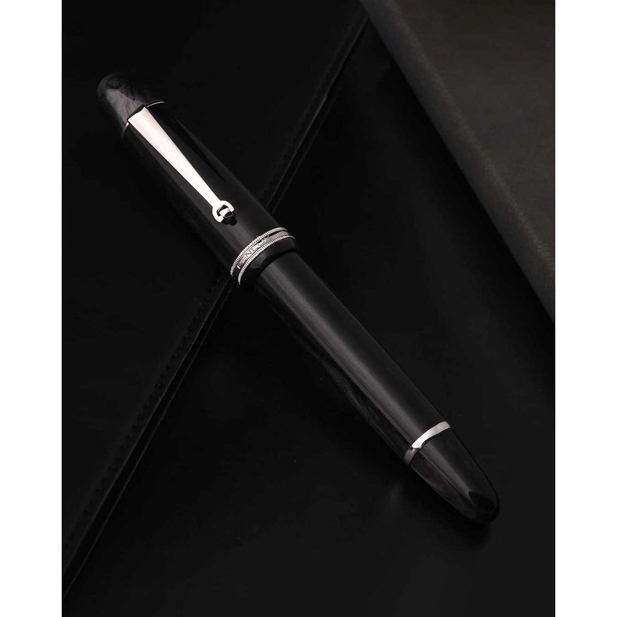 Penlux Masterpiece Grande Black Wave Fountain Pen